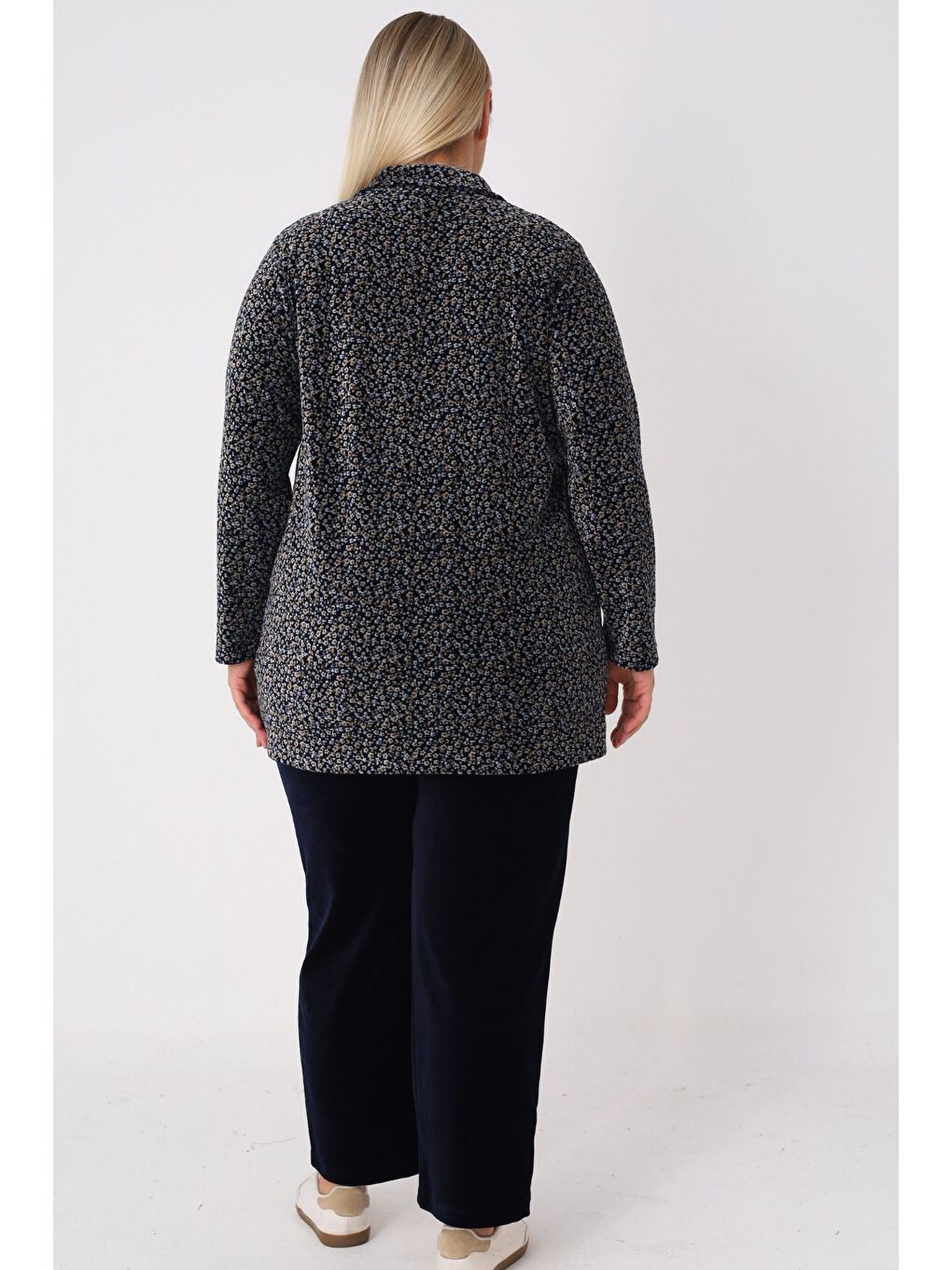 Lacivert Çiçek Desenli Pamuklu Kadife Balıkçı Yaka Kadın Büyük Beden Eşofman Takımı-3