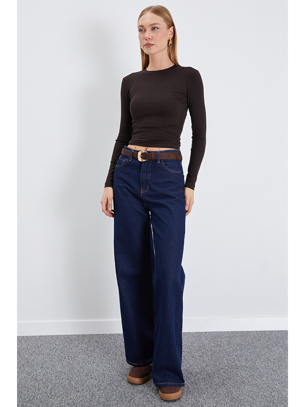 Kahverengi Basic Bisiklet Yaka Slim Fit Crop Bluz-1