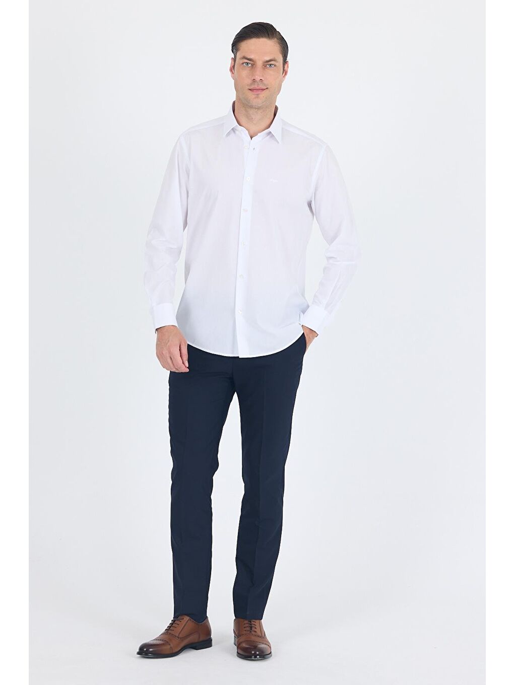 Beyaz Klasik Yaka Uzun Kol Cepsiz Comfort Fit Classic Pamuklu Gömlek Gömlek 1004250287-1