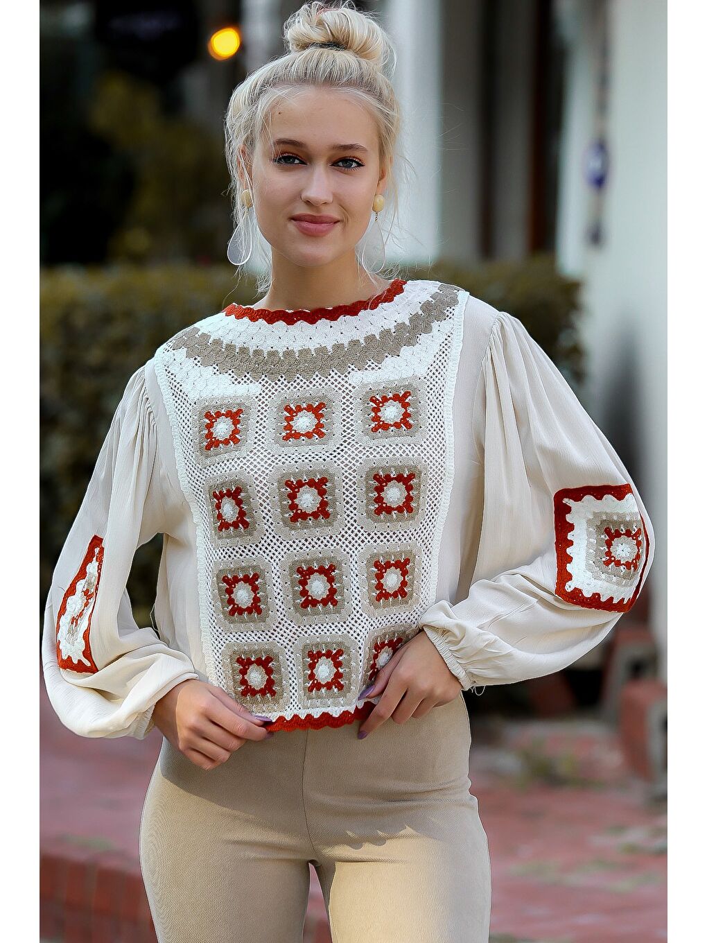 Kadın Ekru Sıfır Yaka Bey Beğendi Hanım Dilendi Motif Detaylı Balon Kol Bluz M10010200BL94673-2