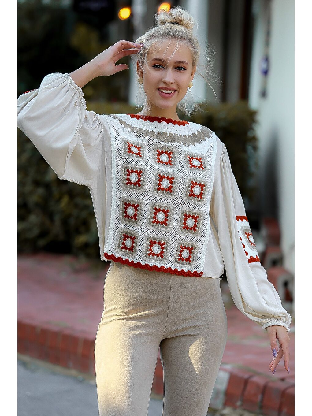 Kadın Ekru Sıfır Yaka Bey Beğendi Hanım Dilendi Motif Detaylı Balon Kol Bluz M10010200BL94673-3