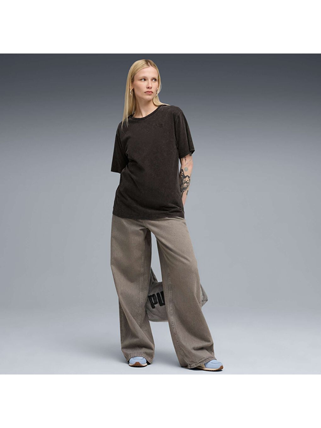 Siyah ESSENTIALS Elevated Kadın Geniş Kesim Tişört-1