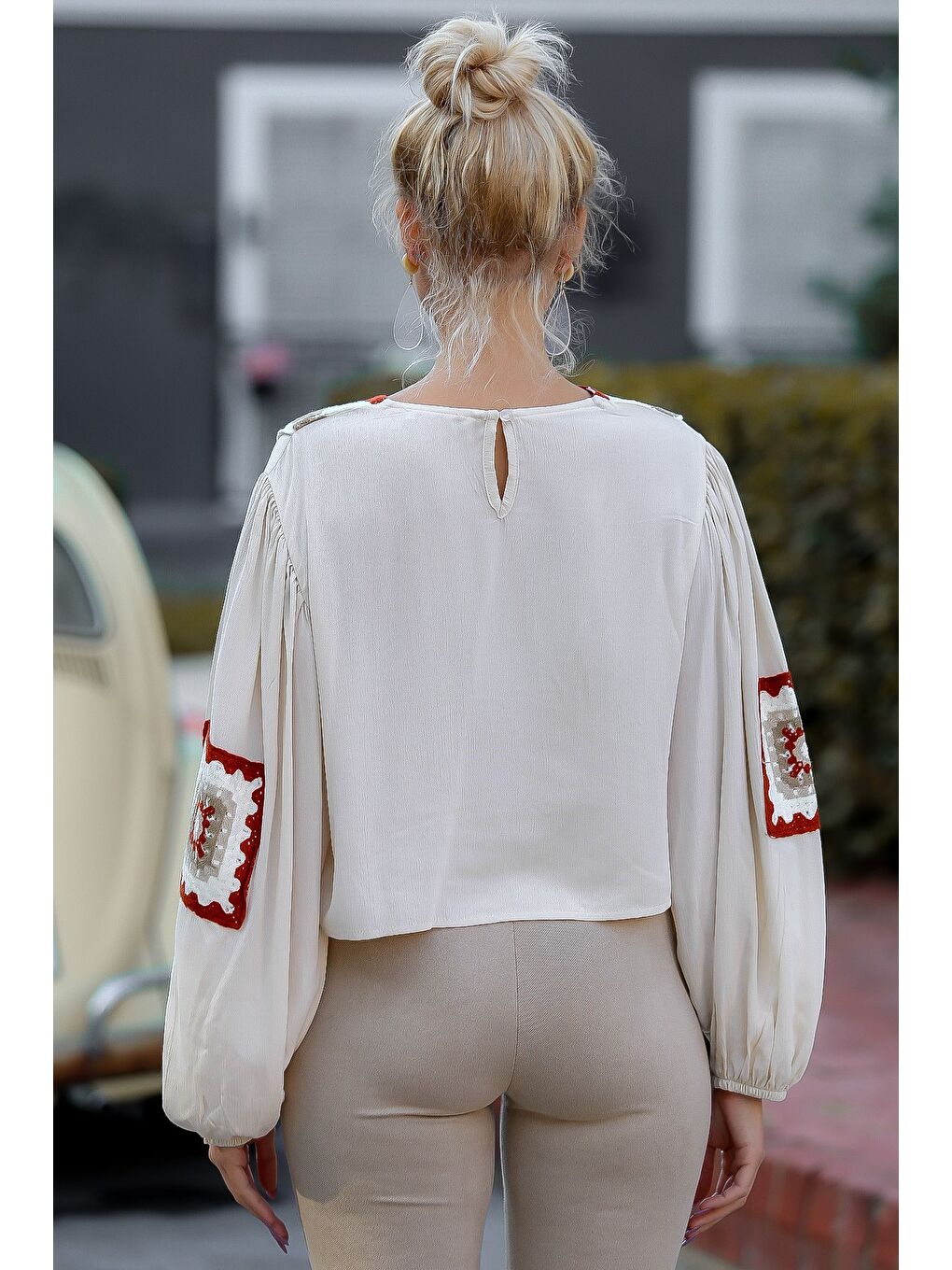 Kadın Ekru Sıfır Yaka Bey Beğendi Hanım Dilendi Motif Detaylı Balon Kol Bluz M10010200BL94673-7
