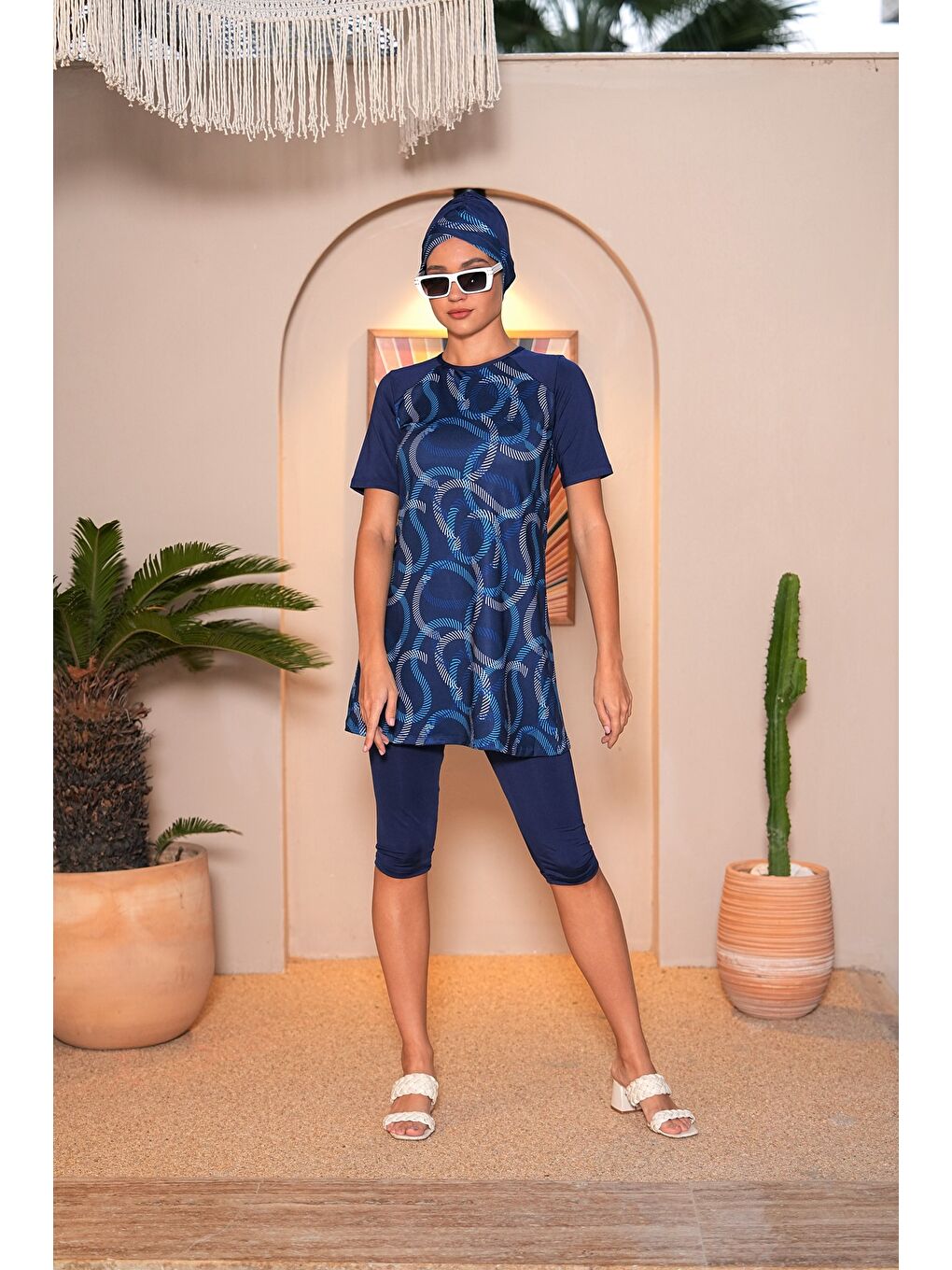 Lacivert Dijital Baskılı Garnili Kısa Kol Yarı Kapalı Tesettür Mayo 3186-1