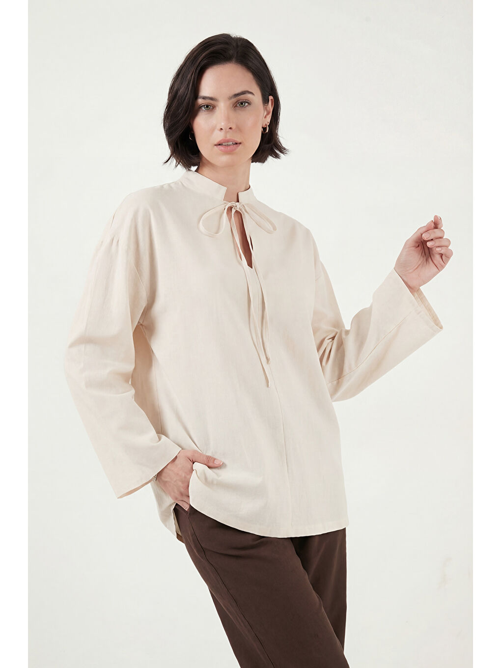 Ekru Bağlamalı Hakim Yaka Pamuklu Rahat Bluz 6925480-2