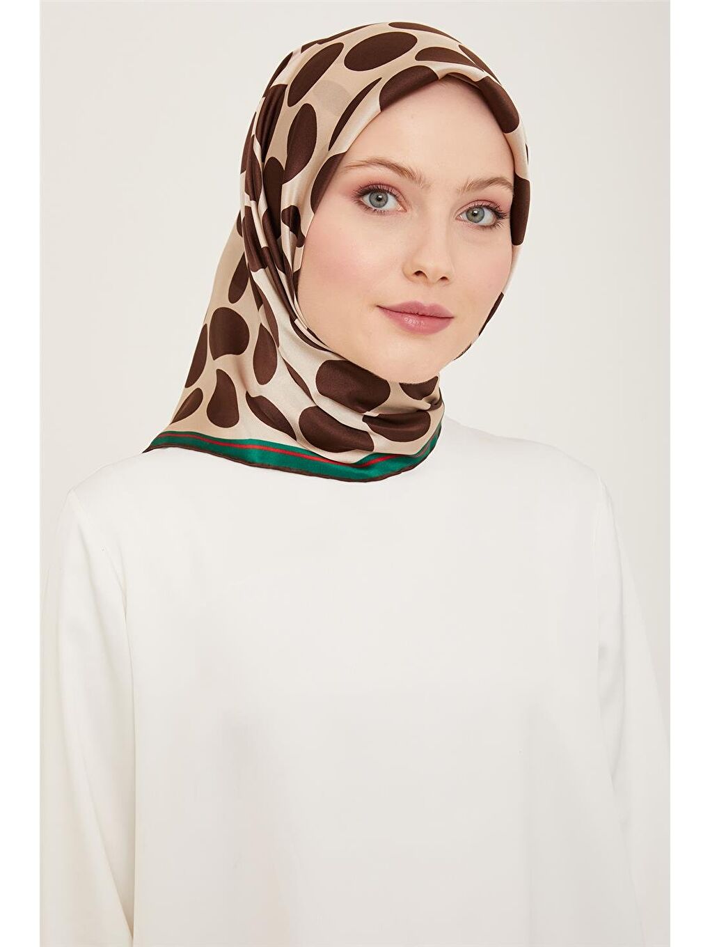 Kahverengi Geometrik Desenli Twill İpek Eşarp 24Ya9156 86 80