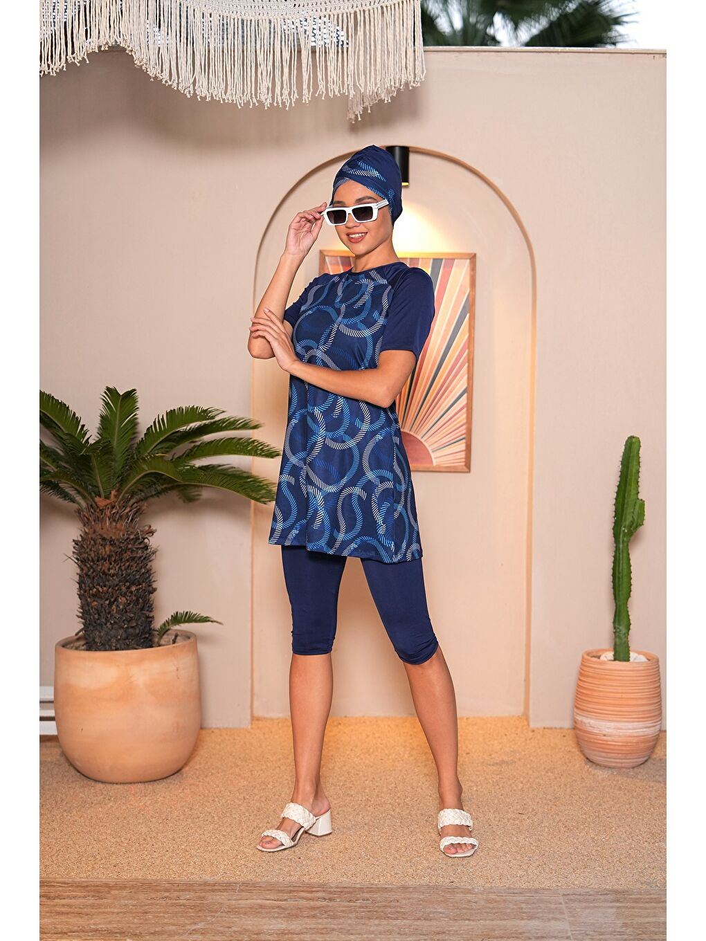 Lacivert Dijital Baskılı Garnili Kısa Kol Yarı Kapalı Tesettür Mayo 3186-2