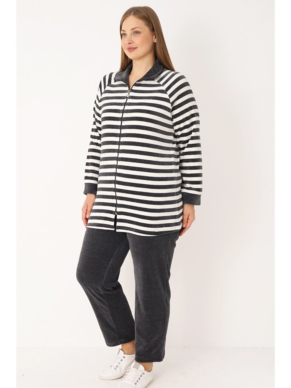 Beyaz Çizgili Uzun Kollu Cepli Pamuklu Kadife Fermuarlı Balıkçı Yaka Kadın Büyük Beden Eşofman Takımı-1
