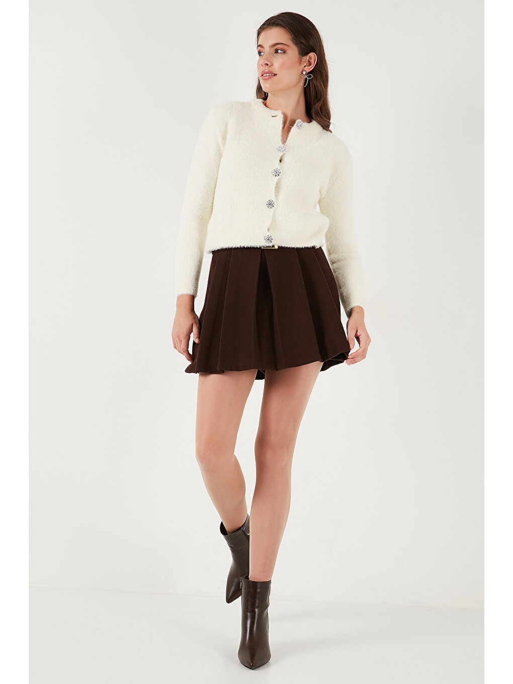 Ekru Fitted Fit Bisiklet Yaka Yumuşak Dokulu Crop Hırka 4615559-2