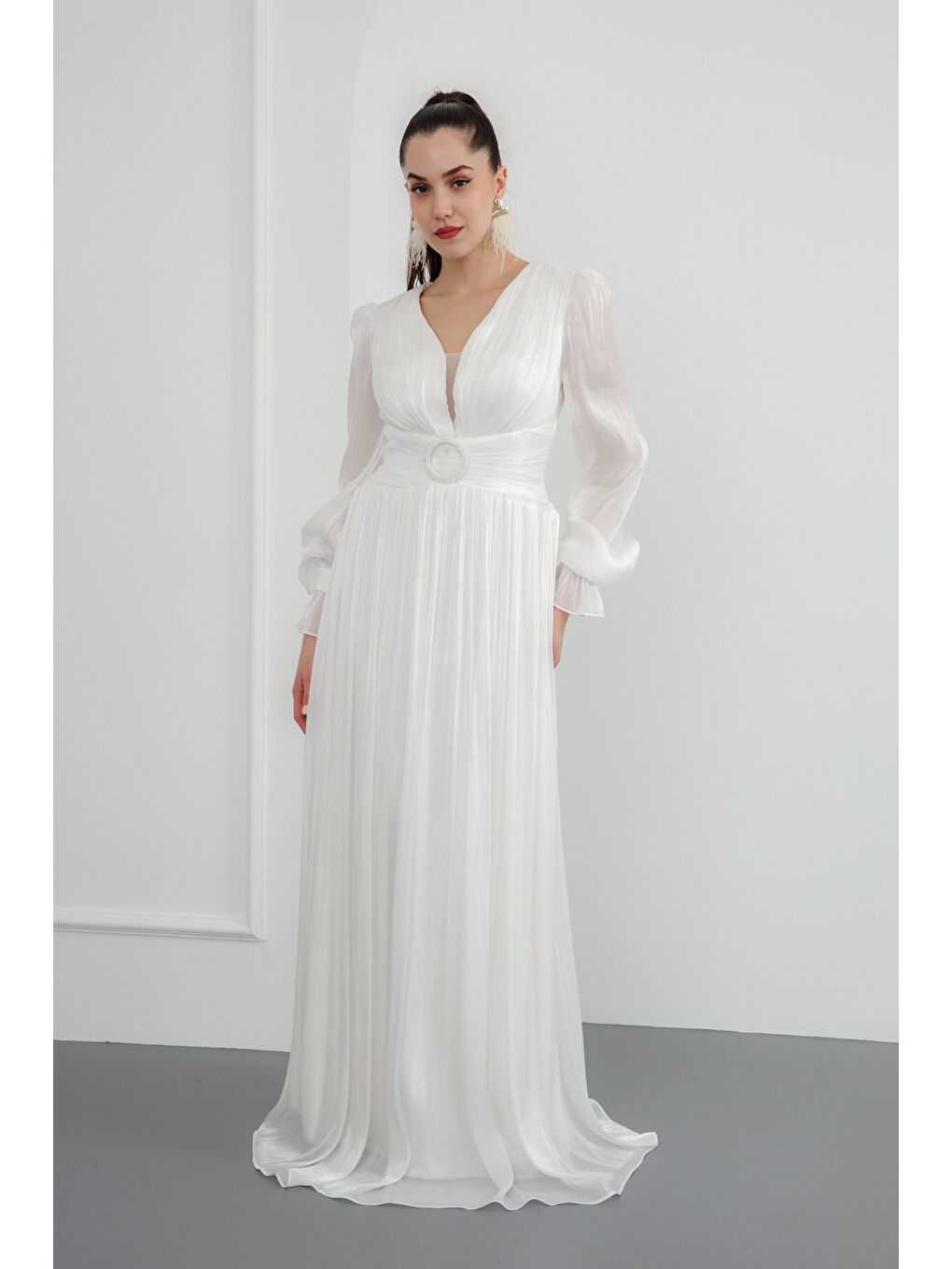 Kadın Beyaz V Yaka Beli Taşlı Kemerli Uzun Abiye Elbise