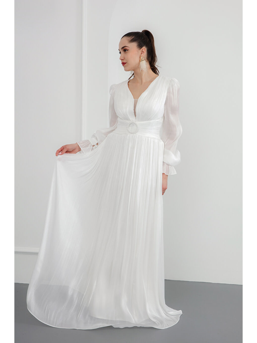 Kadın Beyaz V Yaka Beli Taşlı Kemerli Uzun Abiye Elbise-1