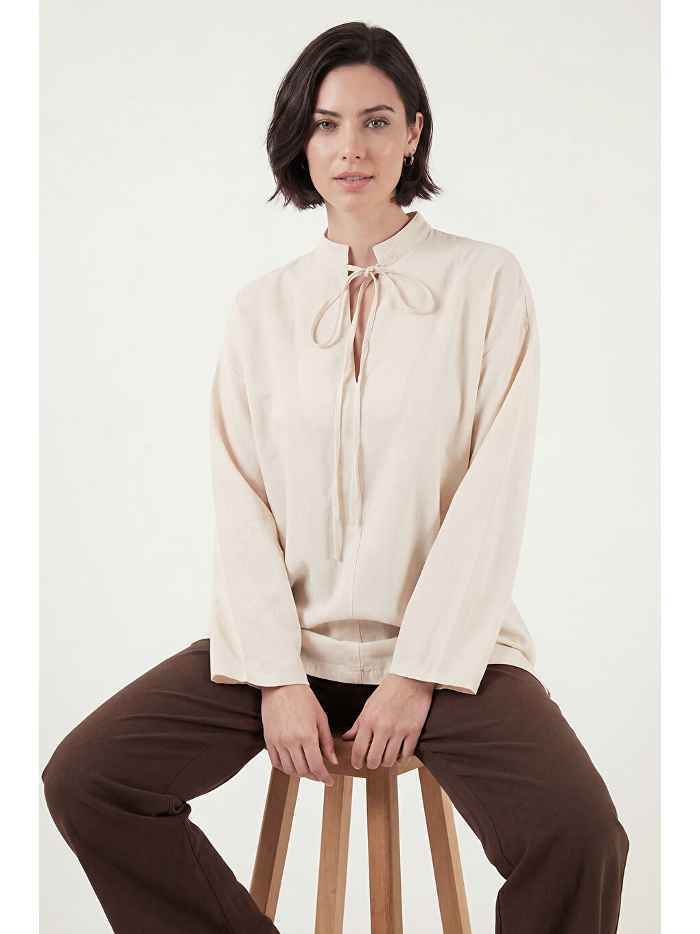 Ekru Bağlamalı Hakim Yaka Pamuklu Rahat Bluz 6925480-3