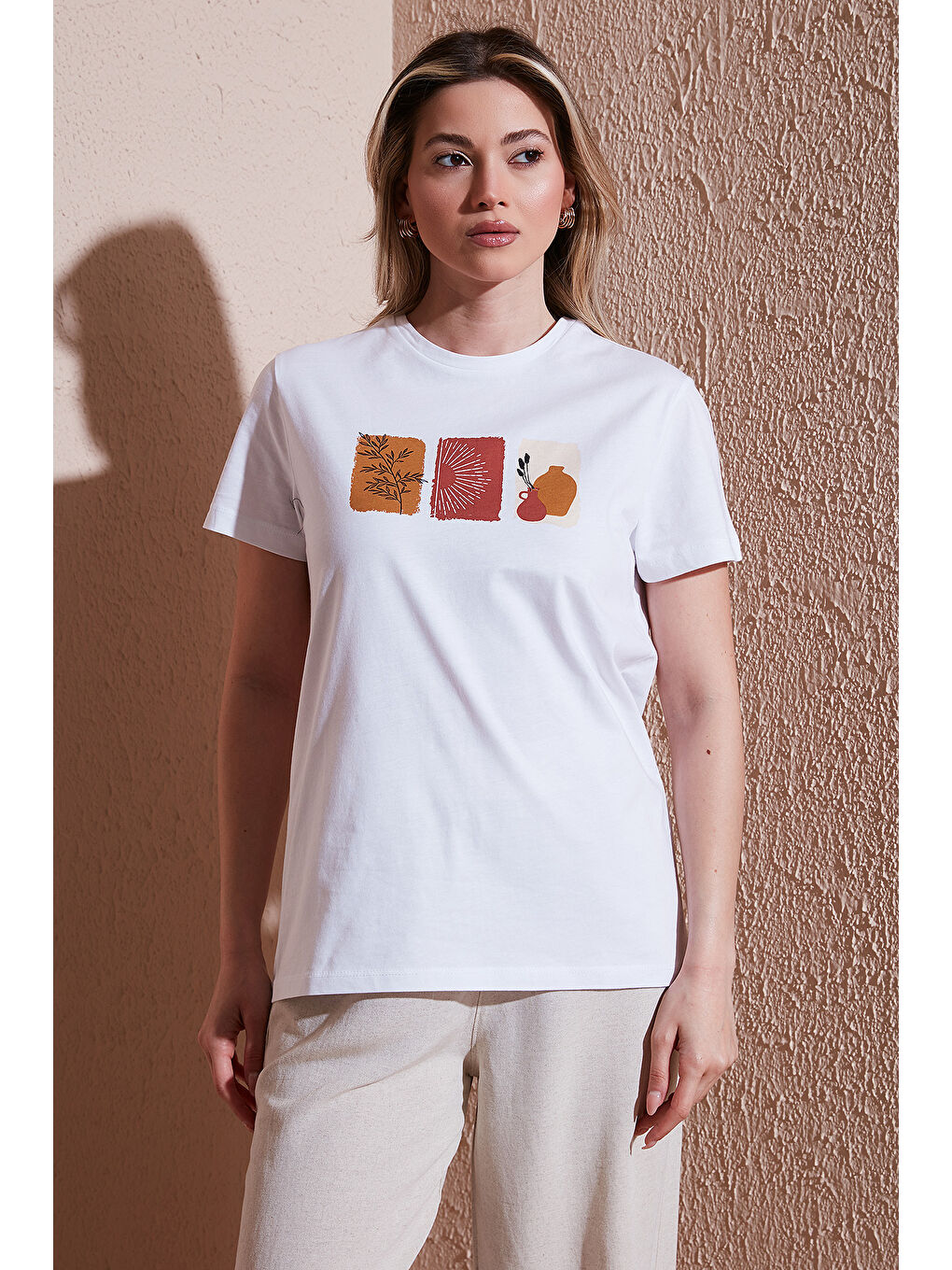 Beyaz Baskılı % 100 Pamuk Regular Fit Bisiklet Yaka Kadın T Shirt 25Y0300K1