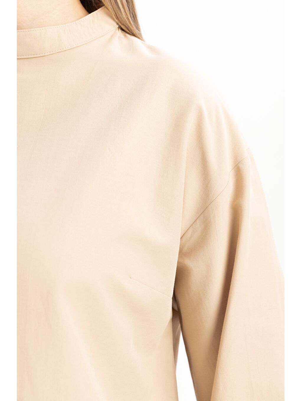 Bej-Gizli Fermuarlı Yırtmaçlı Bluz-4