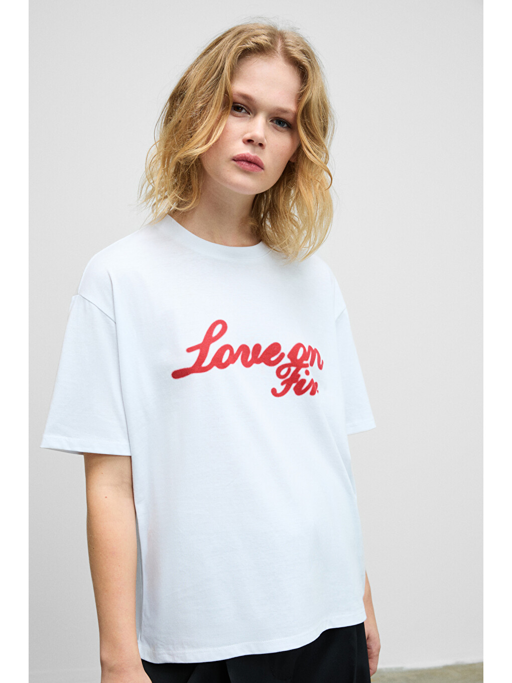 Lusuta Kadın Yumuşak Ve Esnek Kumaşlı Baskı Detaylı Bisiklet Yakalı Beyaz T-shirt