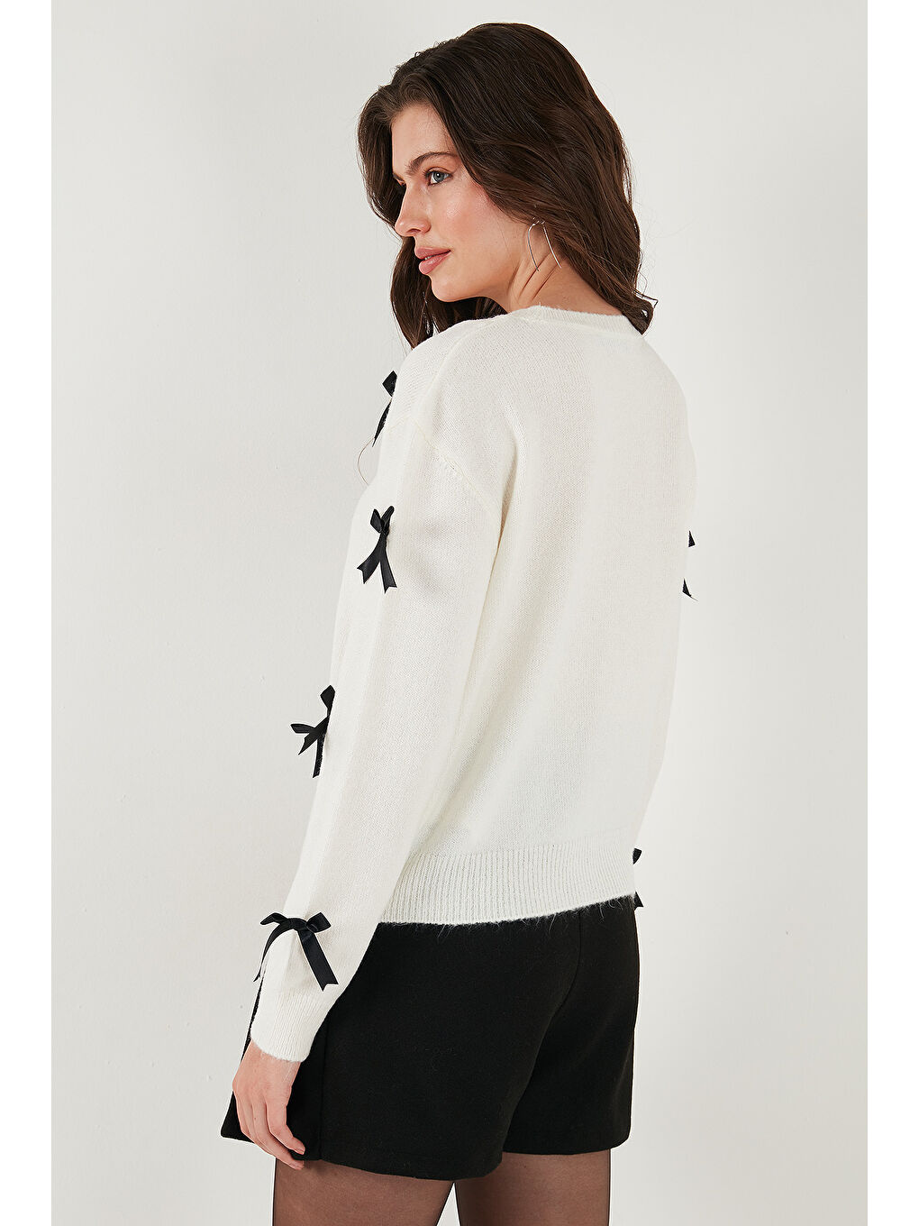 Ekru Premium Regular Fit Bisiklet Yaka Fiyonk Detaylı Triko Kazak 680KZ00155-6