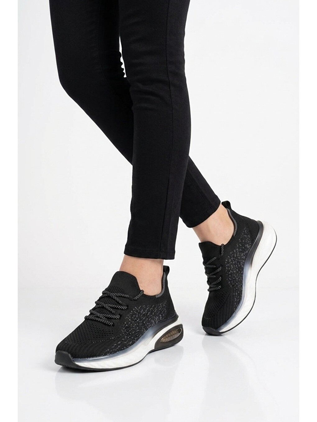 Beyaz-siyah Geniş Kalıp Anorak Hafızalı Rahat Tabanlı Kadın Yürüyüş Ve Spor Ayakkabı Sneaker B264