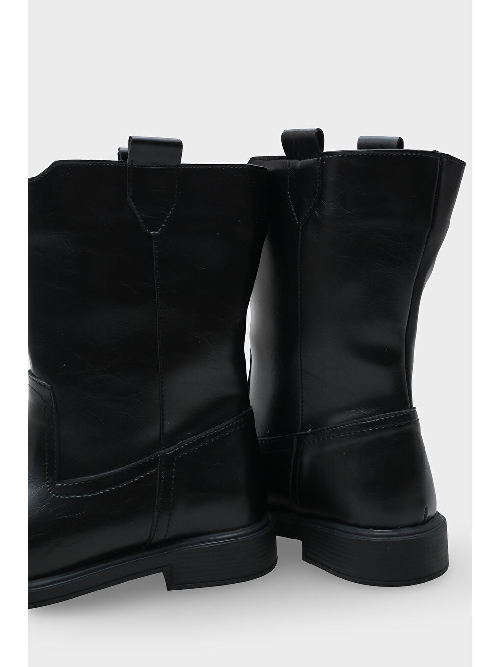 Emmye Kadın Siyah Yuvarlak Burun Bot-4