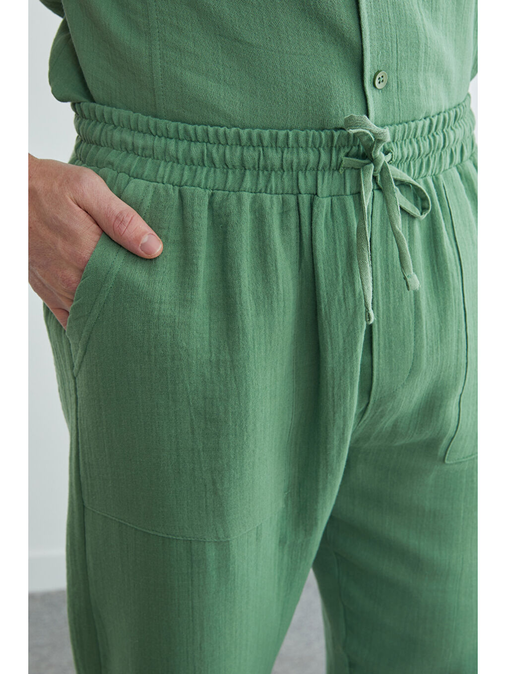 Yeşil Beli Lastikli Müslin Kumaş Pantolon-2