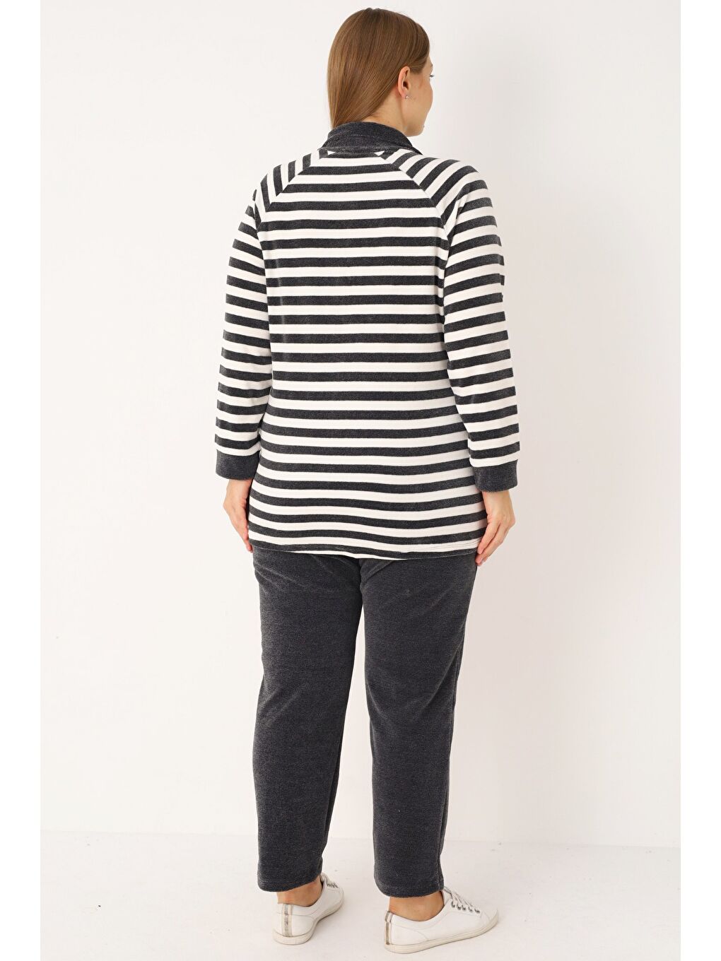 Beyaz Çizgili Uzun Kollu Cepli Pamuklu Kadife Fermuarlı Balıkçı Yaka Kadın Büyük Beden Eşofman Takımı-6