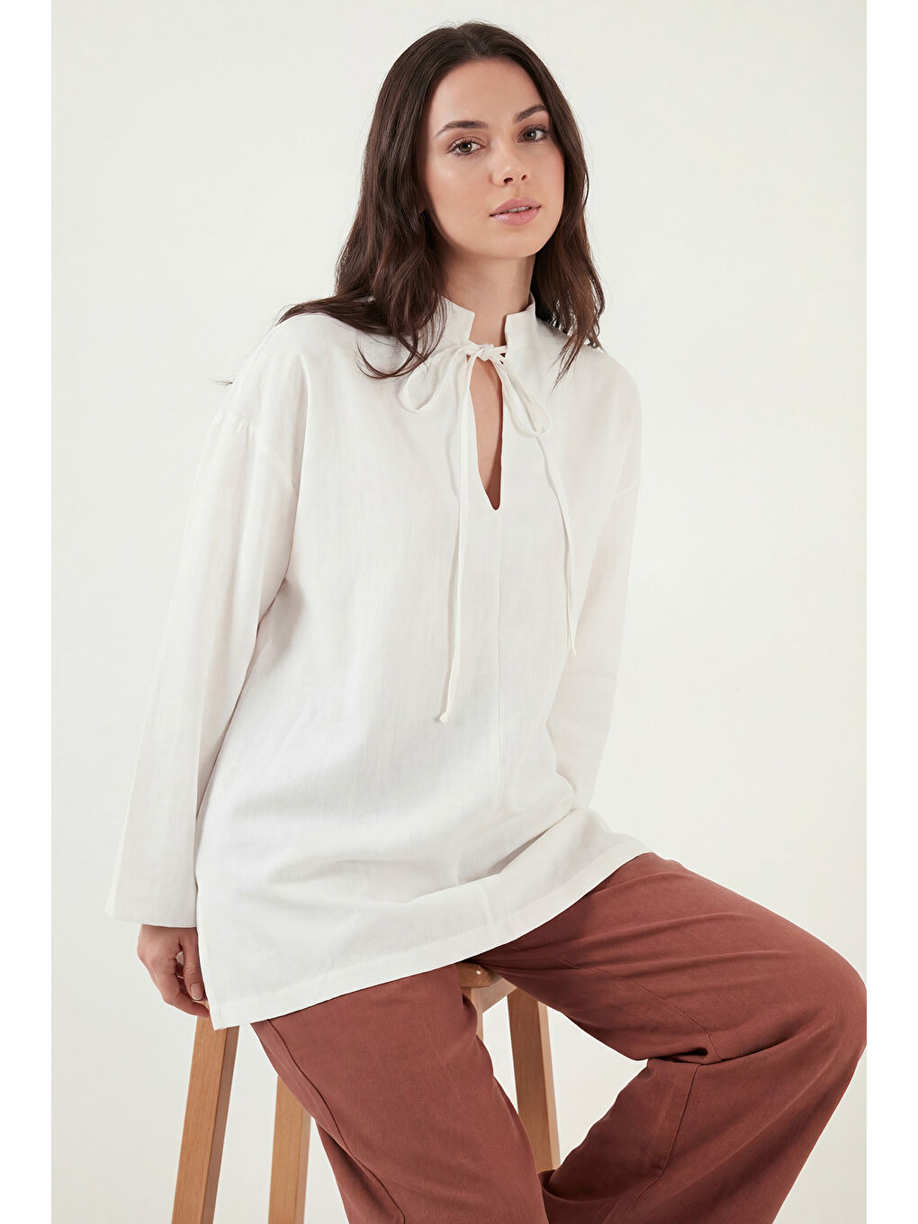 Beyaz Bağlamalı Hakim Yaka Pamuklu Rahat Bluz 6925480-2