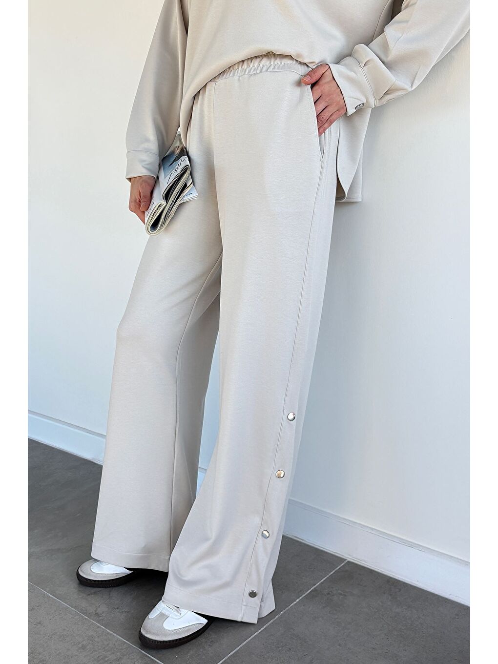 Bej Kadın Çıtçıt Detaylı Sweat Bel Lastikli Pantolon İkili Takım-2