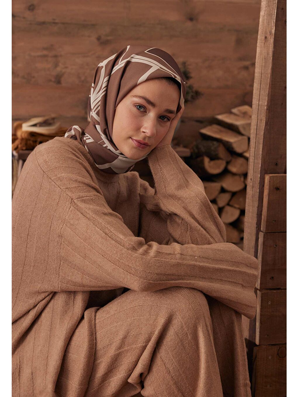 Kahverengi Color Block Desen Pamuk İpek Eşarp Fındık Kabuğu-1