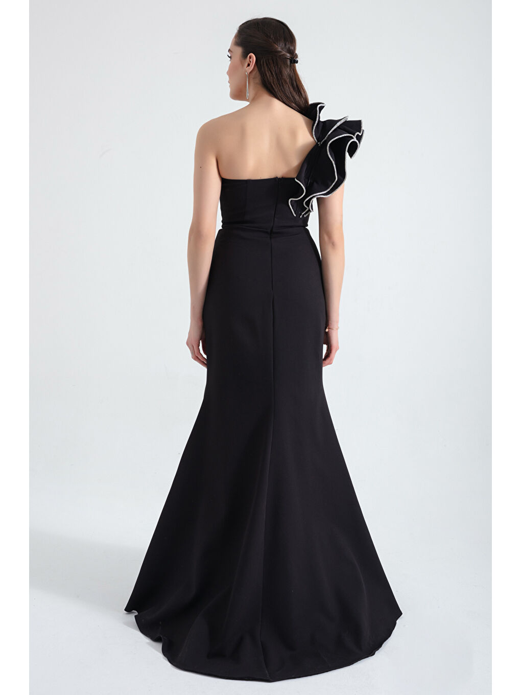 Kadın Siyah Tek Omuzlu Yırtmaçlı Uzun Abiye Elbise-4