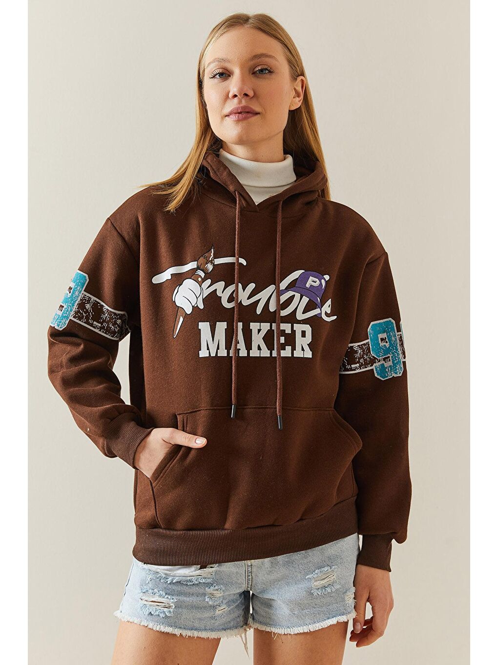 Kahverengi Şardonlu & Arkası Baskılı Kapüşonlü Sweatshirt 4KXK8-47835-18-1