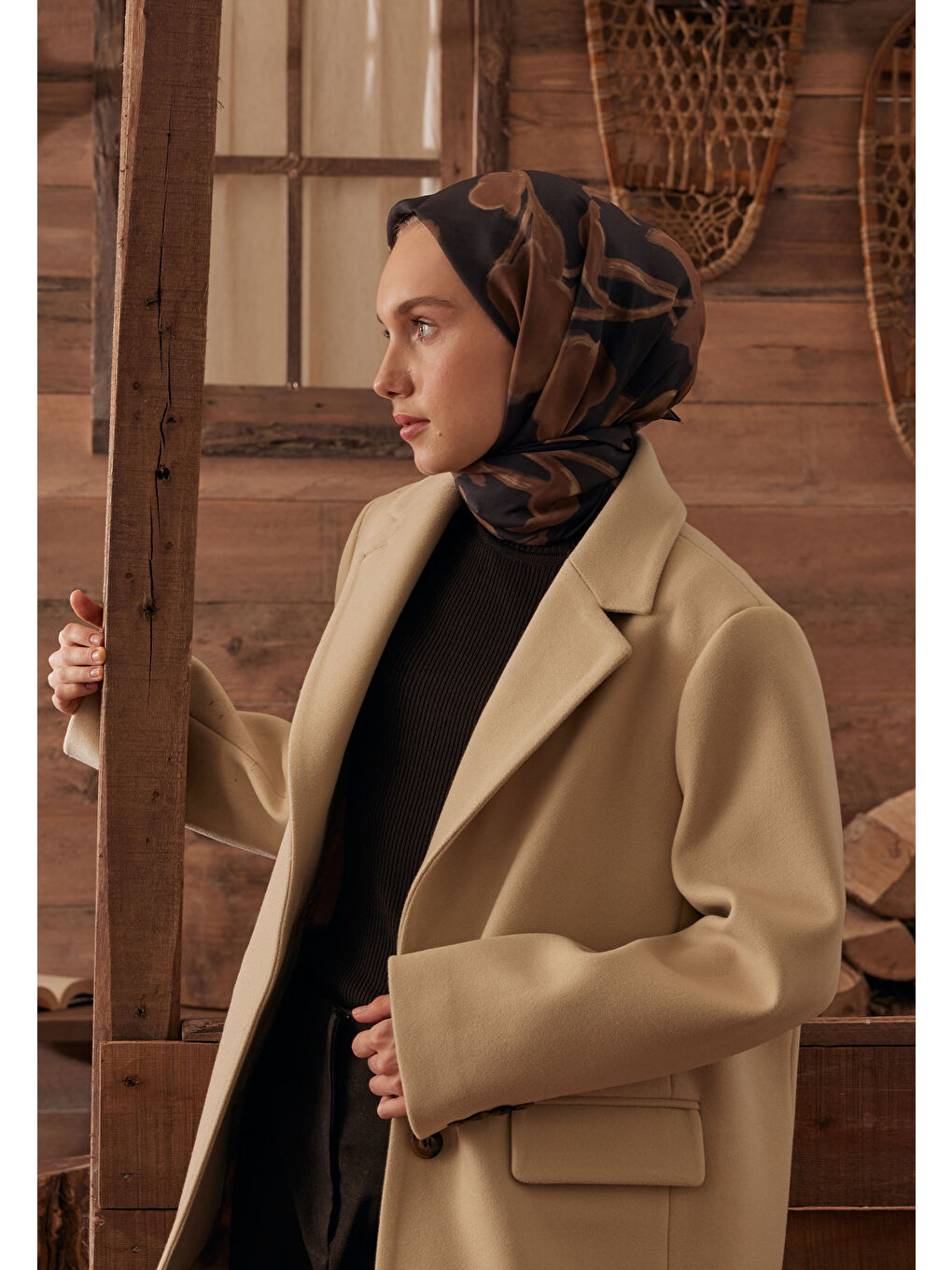 Kahverengi Dark Flower Desen Pamuk İpek Eşarp Koyu Kahve