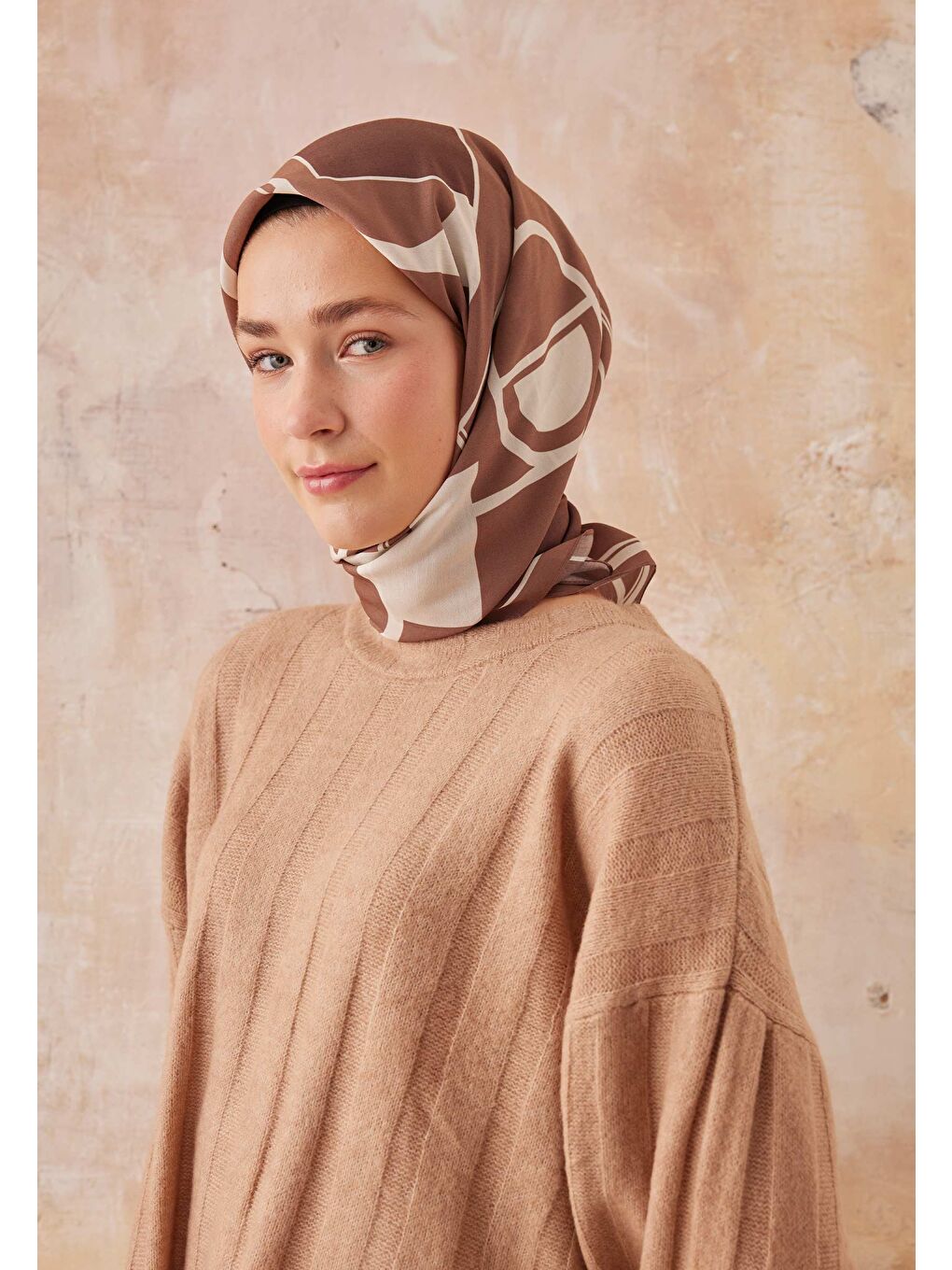 Kahverengi Color Block Desen Pamuk İpek Eşarp Fındık Kabuğu-2