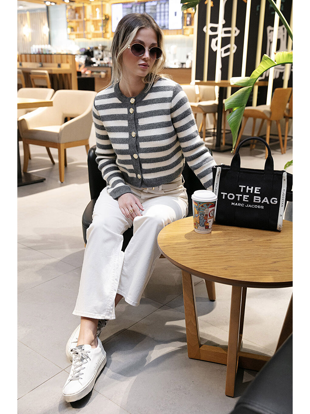 Gri Çizgili Oversize Fit Bisiklet Yaka Düğmeli Crop Triko Hırka 4615567-1