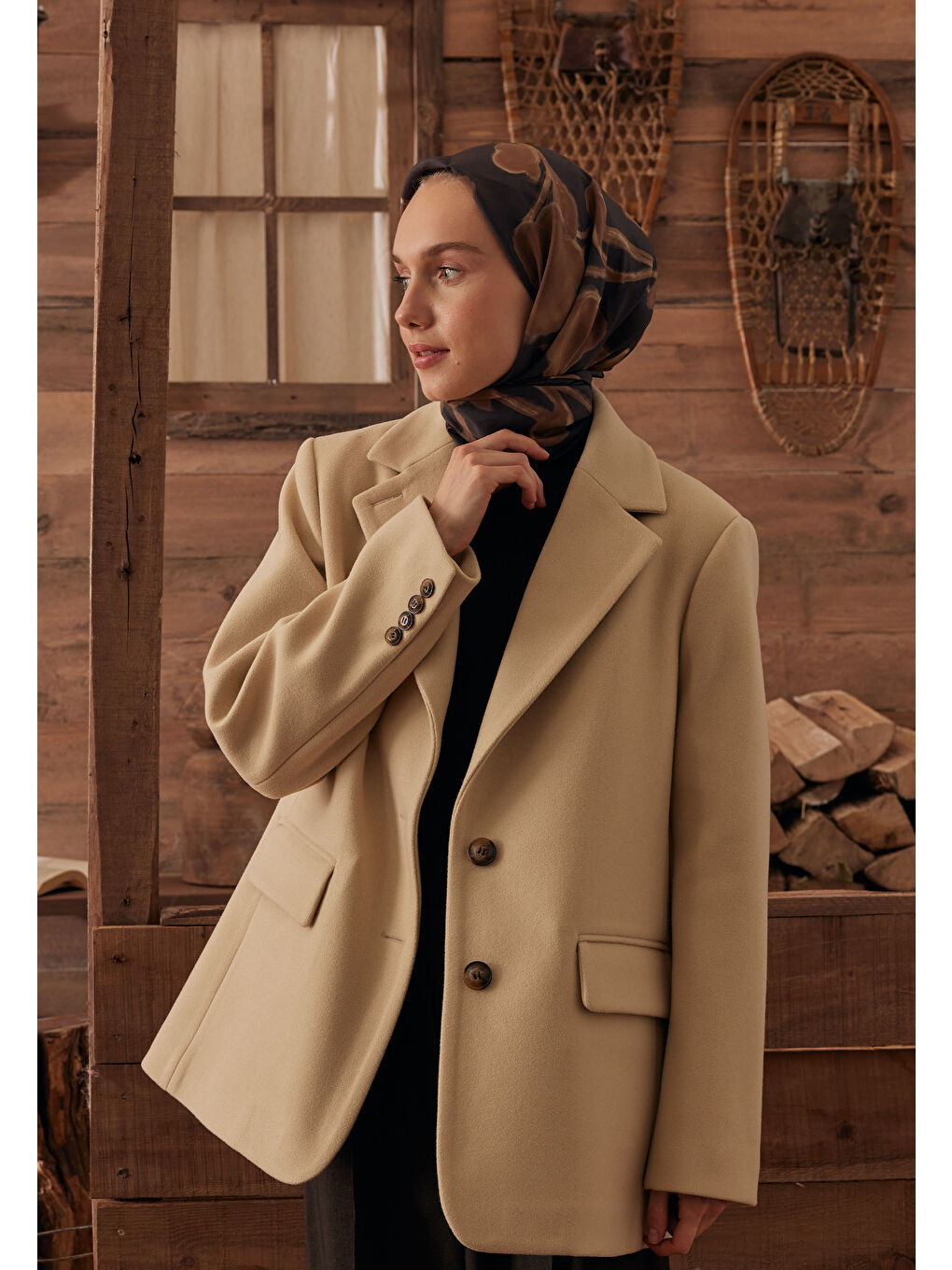 Kahverengi Dark Flower Desen Pamuk İpek Eşarp Koyu Kahve-1