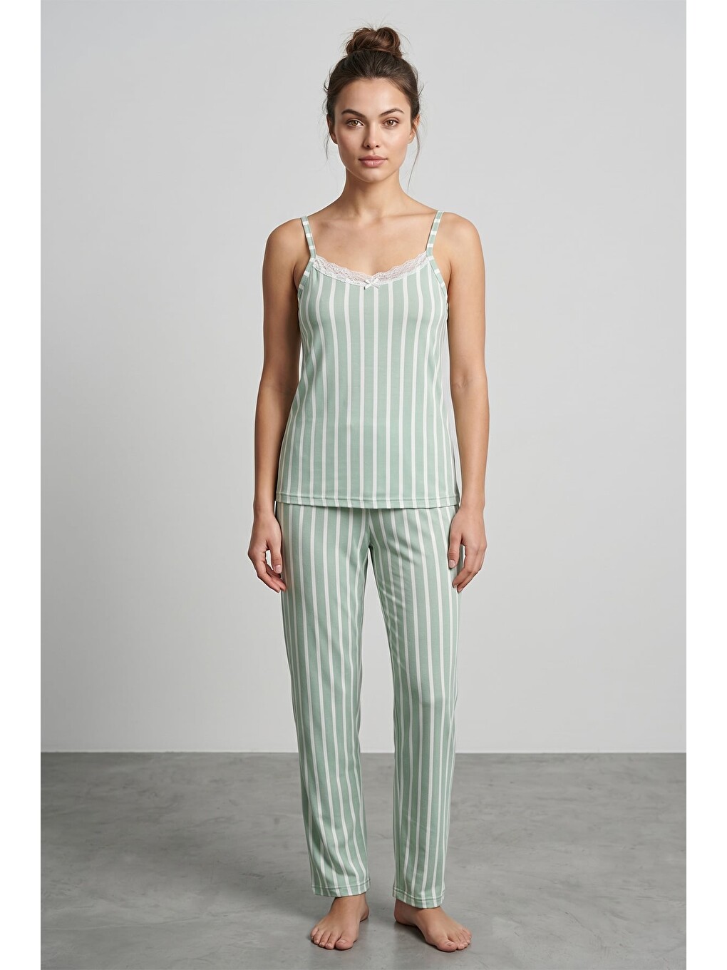 Yeşil İnce Çizgili Askılı Dantelli Pijama Takımı-1