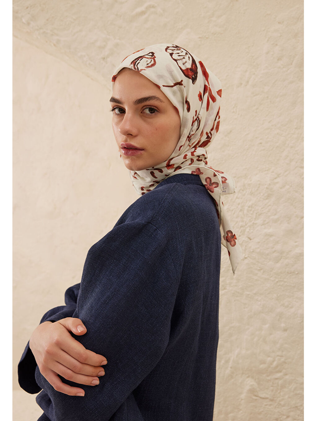 Kahverengi Amore Desen Pamuk Vual Eşarp Kızıl