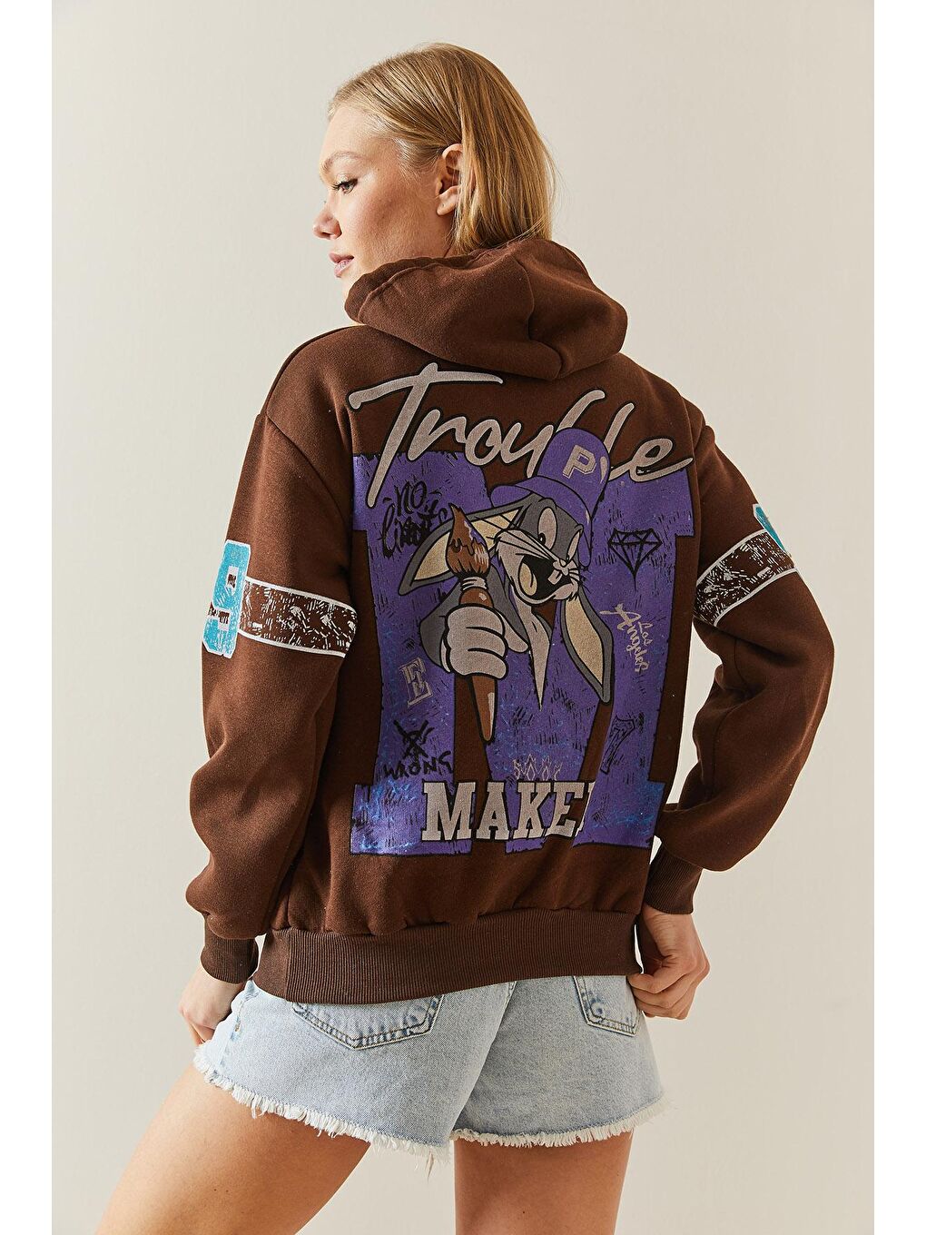 Kahverengi Şardonlu & Arkası Baskılı Kapüşonlü Sweatshirt 4KXK8-47835-18-3