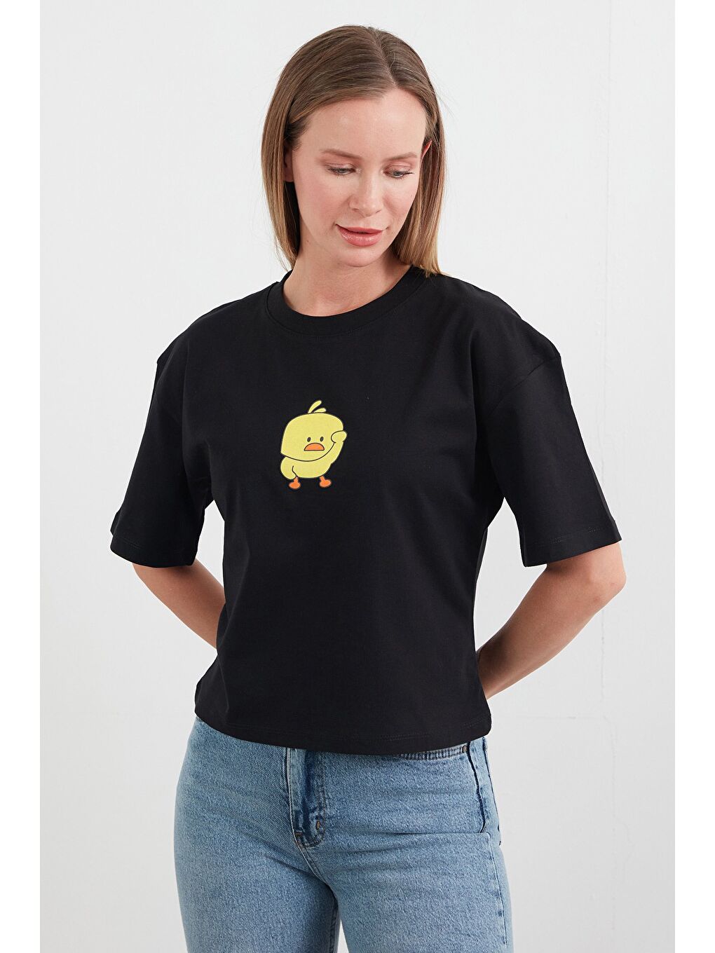 Siyah Civciv Baskılı Kısa Kol Tişört-1