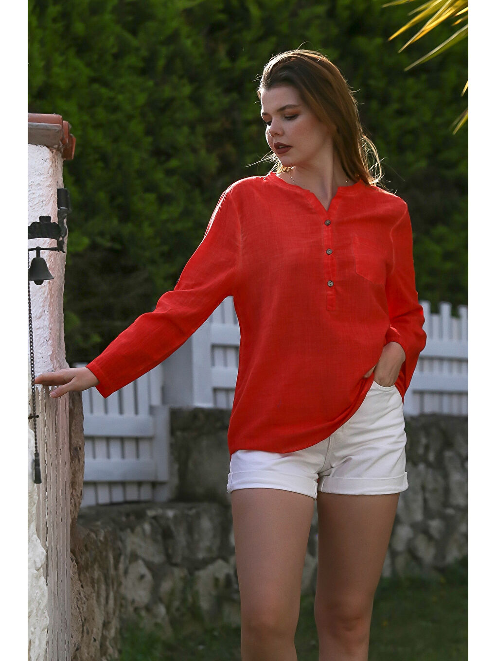 Kırmızı Narçiçeği Hakim Yaka Düğmeli Uzun Kollu Cepli Yıkamalı Casual Dokuma Bluz 70 60-2
