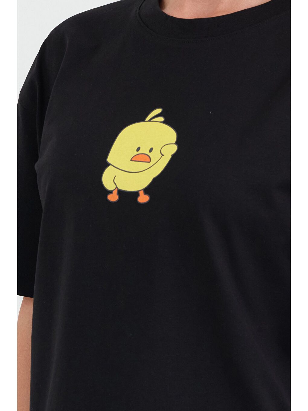 Siyah Civciv Baskılı Kısa Kol Tişört-3