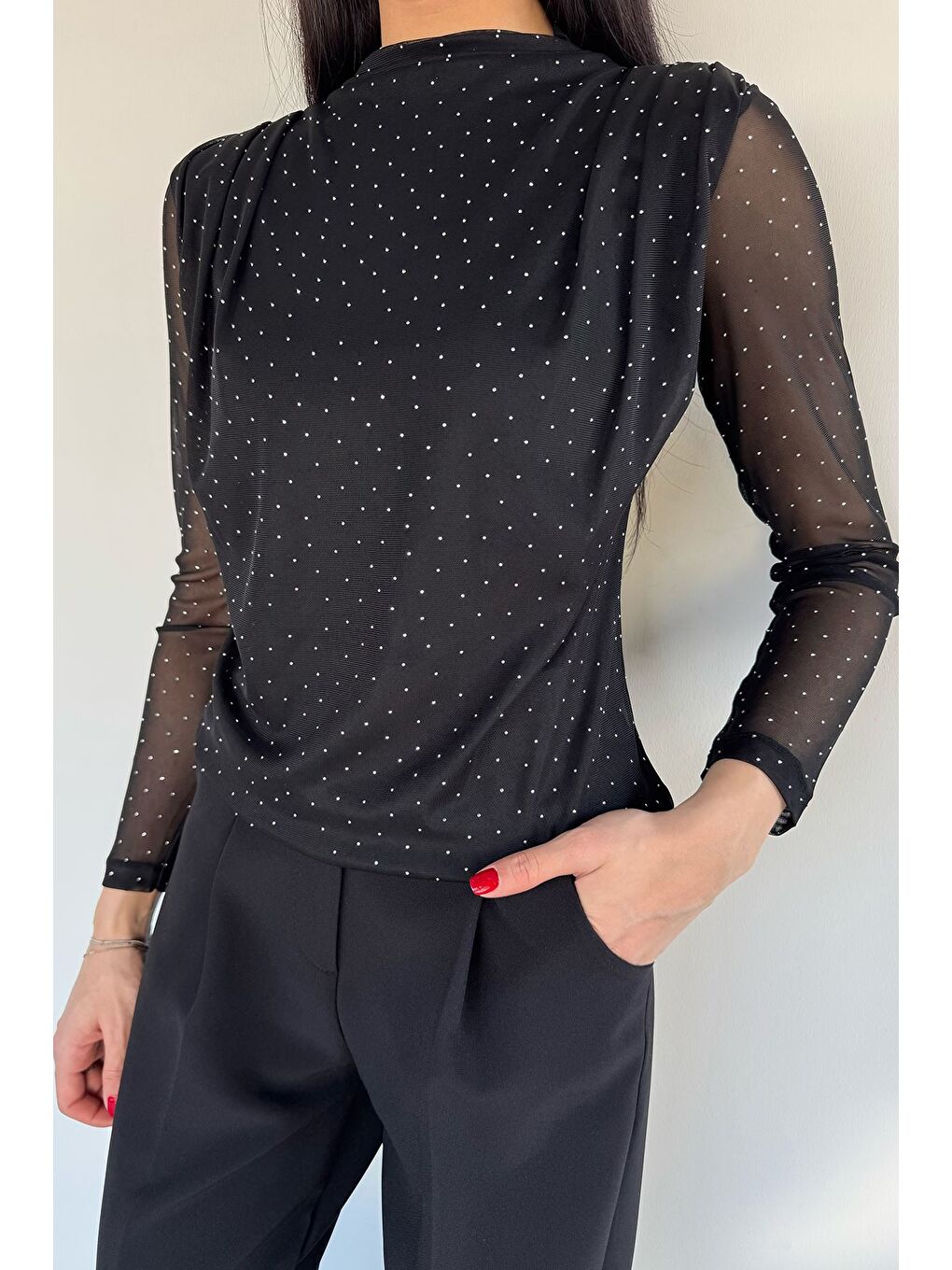 Siyah Kadın Dik Yaka Taş İşlemeli Tüllü Bluz-1