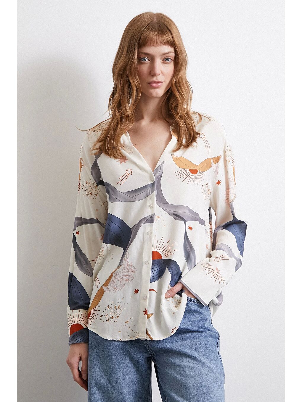 V Yakalı Desenli Gömlek Ekru-1