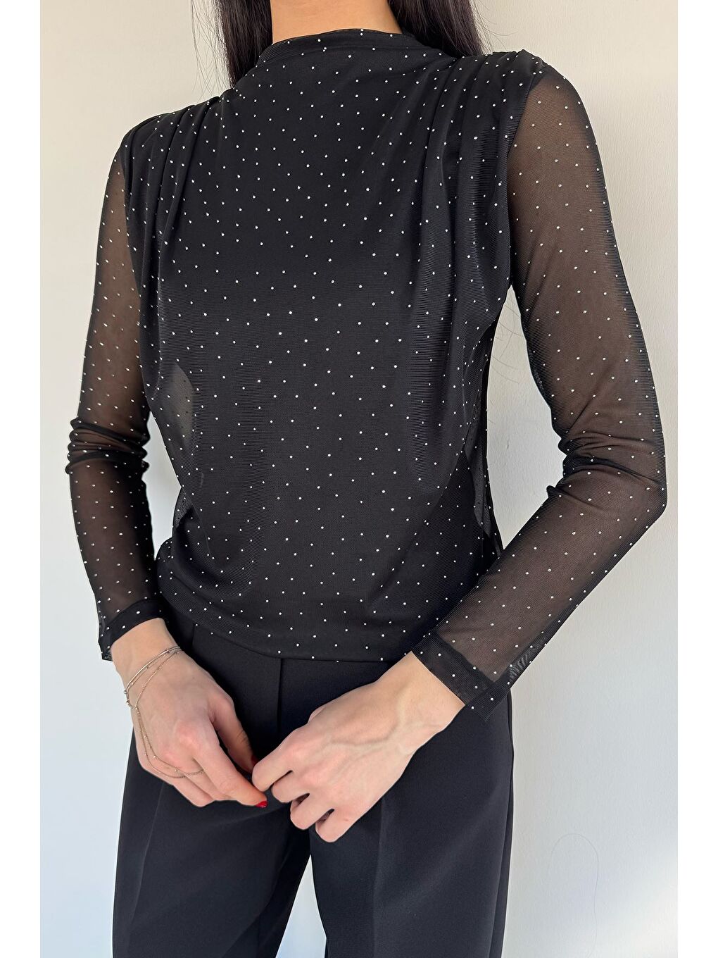 Siyah Kadın Dik Yaka Taş İşlemeli Tüllü Bluz-2