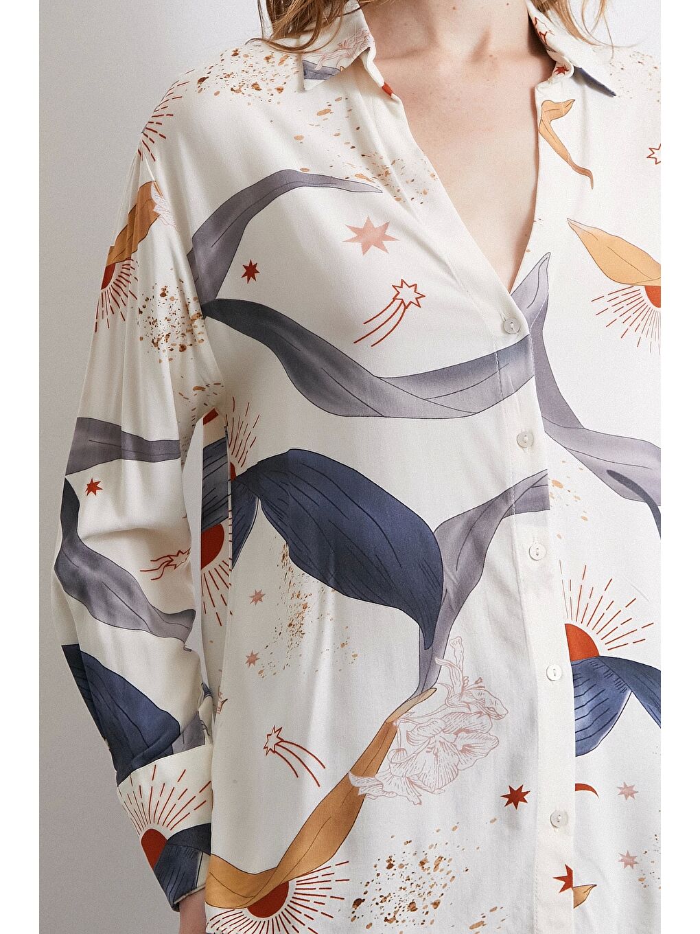 V Yakalı Desenli Gömlek Ekru-4