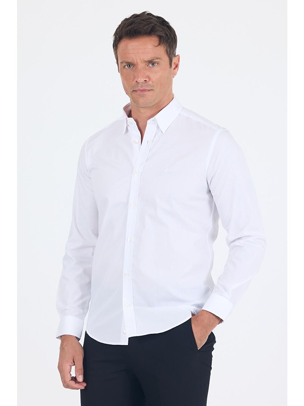 Beyaz Smart Biritli Yaka Cepsiz Bez Ayağı Uzun Kol Slim Fit %100 Pamuk Gömlek 1004250223-2