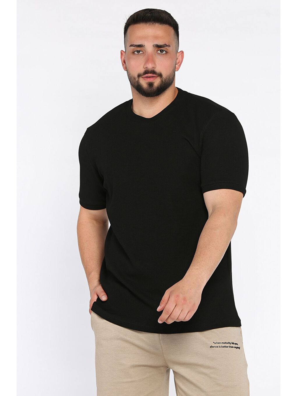 Siyah Bisiklet Yaka Kendinden Desenli Erkek Tişört