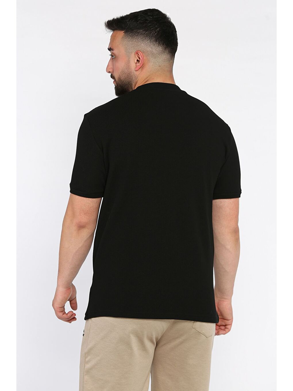 Siyah Bisiklet Yaka Kendinden Desenli Erkek Tişört-2