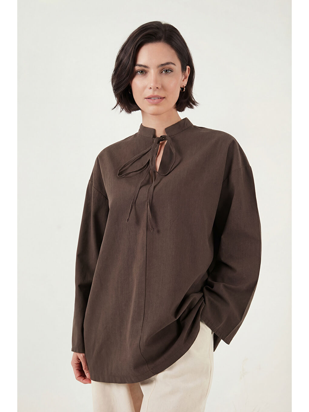 Kahverengi Bağlamalı Hakim Yaka Pamuklu Rahat Bluz 6925480-2