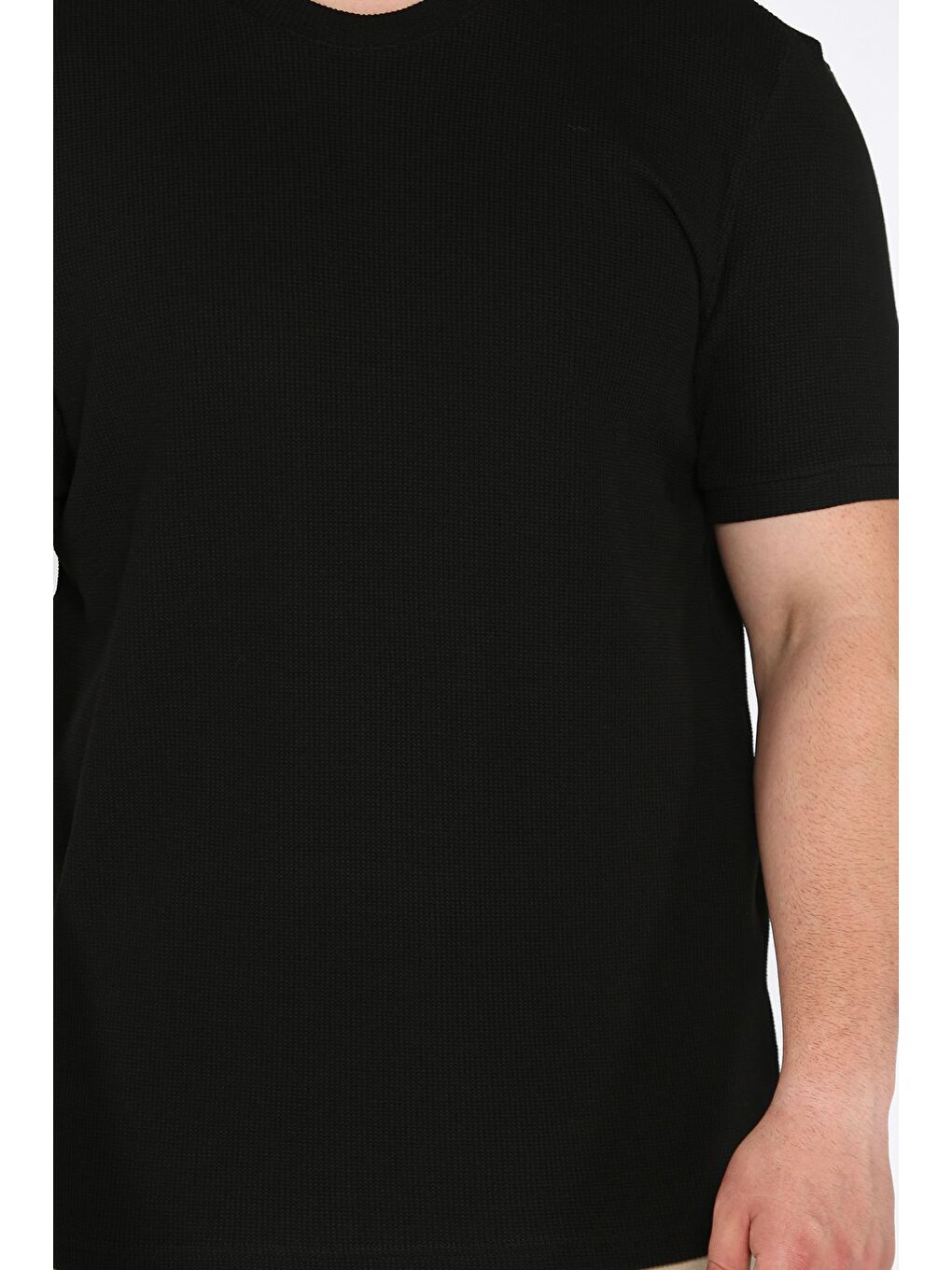 Siyah Bisiklet Yaka Kendinden Desenli Erkek Tişört-3