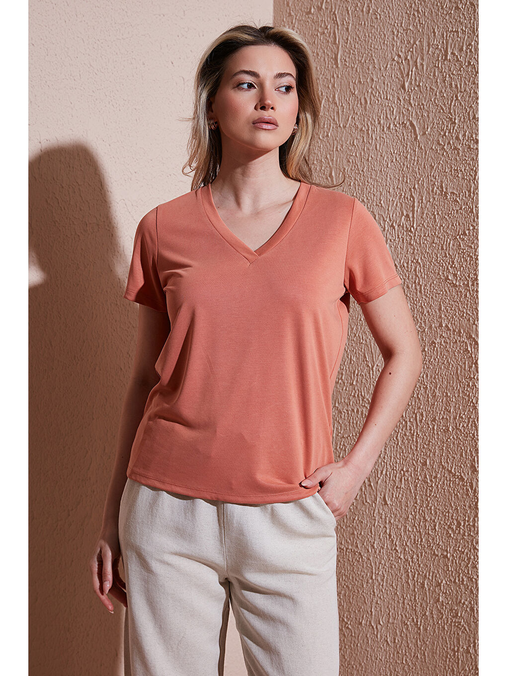 Turuncu Modal Rahat Kalıp V Yaka Bluz 26Y0144K1-1