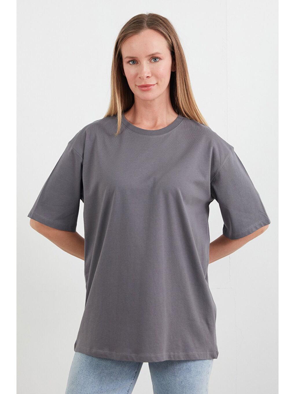 Antrasit Sırtı Kedi Baskılı Oversize Tişört